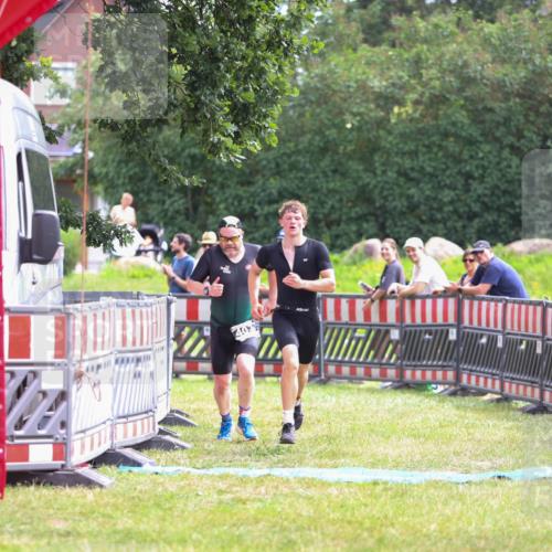 21.06.2026 - 29. Vierlanden-Triathlon Andreas Tolksdorf http://msf.ph/oto/9914992 21.06.2026 11:32:21 Ziel 403 meine-sportfotos.de