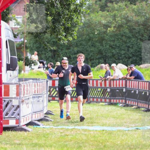 21.06.2026 - 29. Vierlanden-Triathlon Andreas Tolksdorf http://msf.ph/oto/9914993 21.06.2026 11:32:21 Ziel 403 meine-sportfotos.de