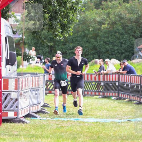 21.06.2026 - 29. Vierlanden-Triathlon Andreas Tolksdorf http://msf.ph/oto/9914999 21.06.2026 11:32:21 Ziel 403 meine-sportfotos.de