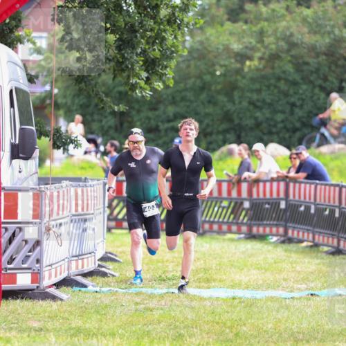 21.06.2026 - 29. Vierlanden-Triathlon Andreas Tolksdorf http://msf.ph/oto/9915001 21.06.2026 11:32:21 Ziel 403 meine-sportfotos.de