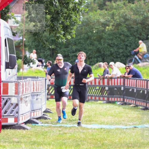 21.06.2026 - 29. Vierlanden-Triathlon Andreas Tolksdorf http://msf.ph/oto/9915002 21.06.2026 11:32:21 Ziel 403 meine-sportfotos.de