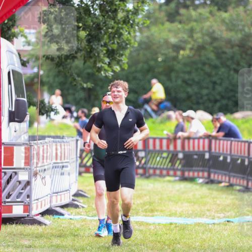 21.06.2026 - 29. Vierlanden-Triathlon Andreas Tolksdorf http://msf.ph/oto/9915006 21.06.2026 11:32:23 Ziel 403 meine-sportfotos.de