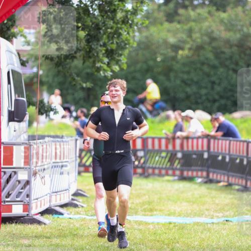 21.06.2026 - 29. Vierlanden-Triathlon Andreas Tolksdorf http://msf.ph/oto/9915007 21.06.2026 11:32:23 Ziel 403 meine-sportfotos.de