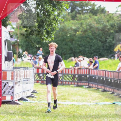 21.06.2026 - 29. Vierlanden-Triathlon Andreas Tolksdorf http://msf.ph/oto/9915016 21.06.2026 11:32:50 Ziel 458 meine-sportfotos.de