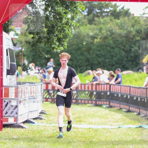 21.06.2026 - 29. Vierlanden-Triathlon Andreas Tolksdorf http://msf.ph/oto/9915017 21.06.2026 11:32:50 Ziel 458 meine-sportfotos.de