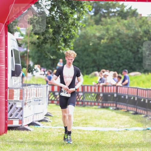 21.06.2026 - 29. Vierlanden-Triathlon Andreas Tolksdorf http://msf.ph/oto/9915021 21.06.2026 11:32:50 Ziel 458 meine-sportfotos.de
