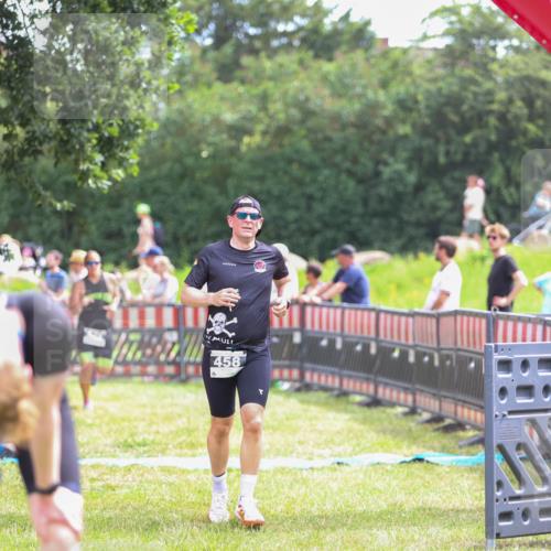 21.06.2026 - 29. Vierlanden-Triathlon Andreas Tolksdorf http://msf.ph/oto/9915024 21.06.2026 11:32:58 Ziel 325, 458, 549 meine-sportfotos.de