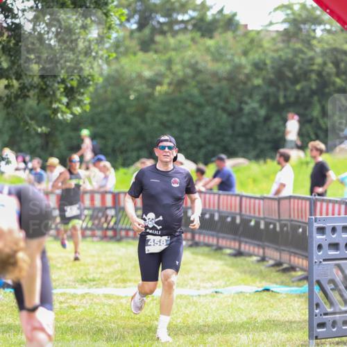21.06.2026 - 29. Vierlanden-Triathlon Andreas Tolksdorf http://msf.ph/oto/9915028 21.06.2026 11:32:58 Ziel 325, 458, 549 meine-sportfotos.de