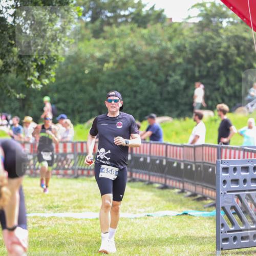 21.06.2026 - 29. Vierlanden-Triathlon Andreas Tolksdorf http://msf.ph/oto/9915031 21.06.2026 11:32:58 Ziel 325, 458, 549 meine-sportfotos.de