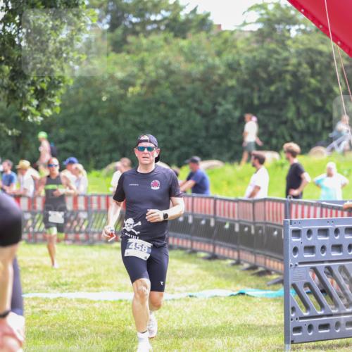21.06.2026 - 29. Vierlanden-Triathlon Andreas Tolksdorf http://msf.ph/oto/9915033 21.06.2026 11:32:58 Ziel 325, 458, 549 meine-sportfotos.de