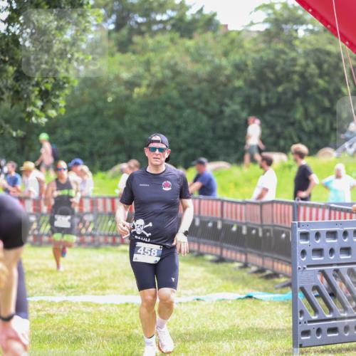 21.06.2026 - 29. Vierlanden-Triathlon Andreas Tolksdorf http://msf.ph/oto/9915034 21.06.2026 11:32:59 Ziel 325, 458, 549 meine-sportfotos.de