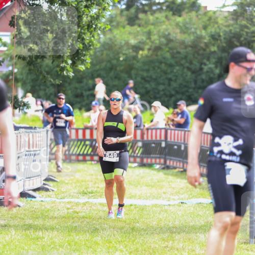 21.06.2026 - 29. Vierlanden-Triathlon Andreas Tolksdorf http://msf.ph/oto/9915046 21.06.2026 11:33:03 Ziel 325, 549 meine-sportfotos.de