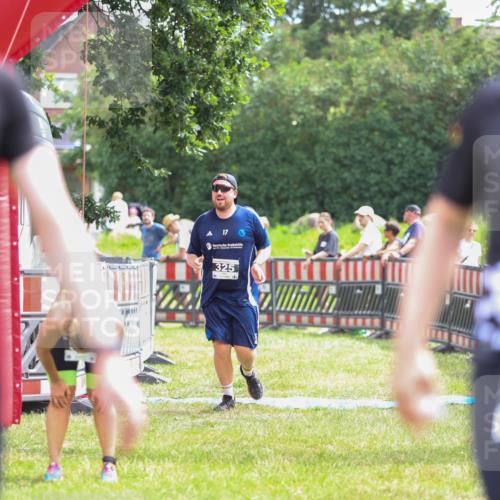 21.06.2026 - 29. Vierlanden-Triathlon Andreas Tolksdorf http://msf.ph/oto/9915051 21.06.2026 11:33:07 Ziel 325, 549 meine-sportfotos.de