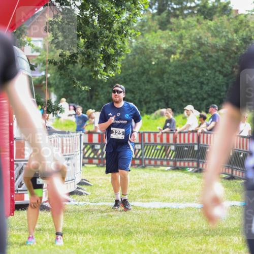 21.06.2026 - 29. Vierlanden-Triathlon Andreas Tolksdorf http://msf.ph/oto/9915053 21.06.2026 11:33:07 Ziel 325, 549 meine-sportfotos.de
