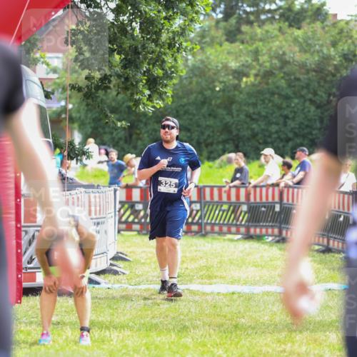 21.06.2026 - 29. Vierlanden-Triathlon Andreas Tolksdorf http://msf.ph/oto/9915054 21.06.2026 11:33:08 Ziel 325 meine-sportfotos.de
