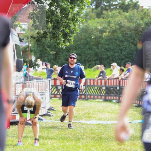 21.06.2026 - 29. Vierlanden-Triathlon Andreas Tolksdorf http://msf.ph/oto/9915058 21.06.2026 11:33:08 Ziel 325 meine-sportfotos.de