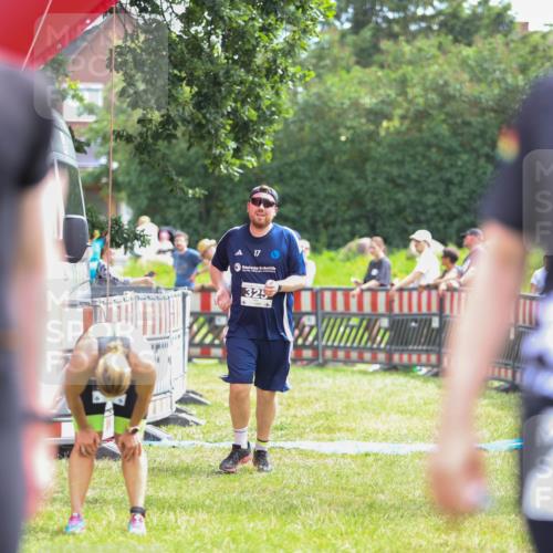 21.06.2026 - 29. Vierlanden-Triathlon Andreas Tolksdorf http://msf.ph/oto/9915061 21.06.2026 11:33:08 Ziel 325 meine-sportfotos.de