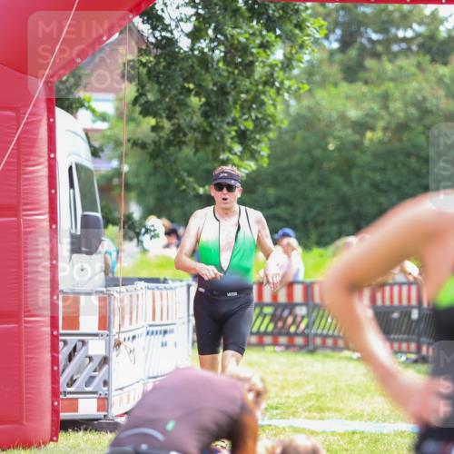 21.06.2026 - 29. Vierlanden-Triathlon Andreas Tolksdorf http://msf.ph/oto/9915068 21.06.2026 11:33:44 Ziel 423, 585 meine-sportfotos.de
