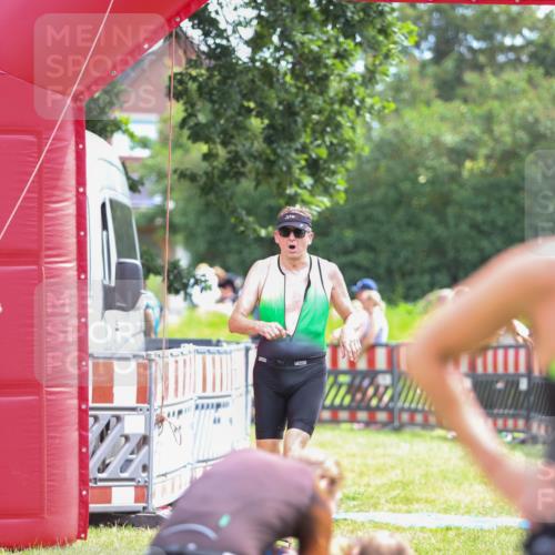 21.06.2026 - 29. Vierlanden-Triathlon Andreas Tolksdorf http://msf.ph/oto/9915069 21.06.2026 11:33:44 Ziel 423, 585 meine-sportfotos.de