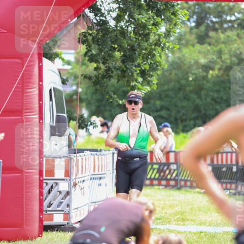 21.06.2026 - 29. Vierlanden-Triathlon Andreas Tolksdorf http://msf.ph/oto/9915070 21.06.2026 11:33:44 Ziel 423, 585 meine-sportfotos.de