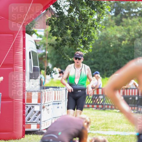 21.06.2026 - 29. Vierlanden-Triathlon Andreas Tolksdorf http://msf.ph/oto/9915071 21.06.2026 11:33:44 Ziel 423, 585 meine-sportfotos.de