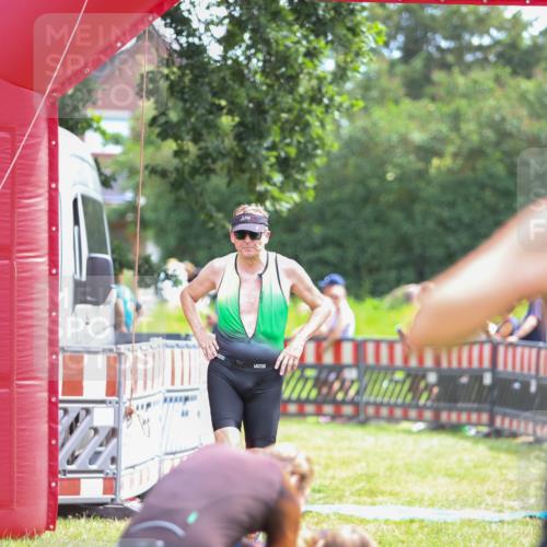 21.06.2026 - 29. Vierlanden-Triathlon Andreas Tolksdorf http://msf.ph/oto/9915077 21.06.2026 11:33:44 Ziel 423, 585 meine-sportfotos.de