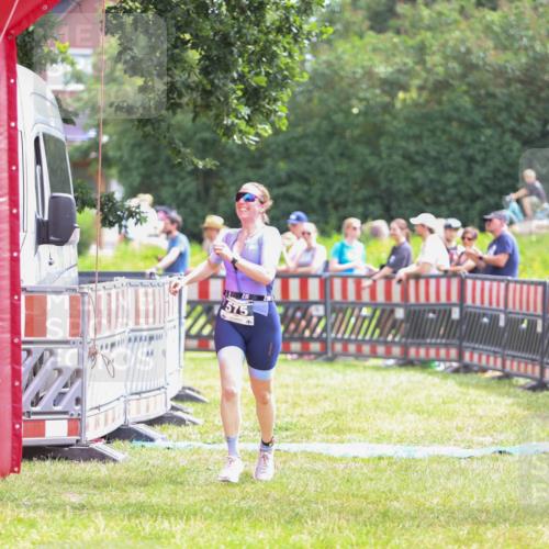 21.06.2026 - 29. Vierlanden-Triathlon Andreas Tolksdorf http://msf.ph/oto/9915091 21.06.2026 11:34:19 Ziel 575 meine-sportfotos.de