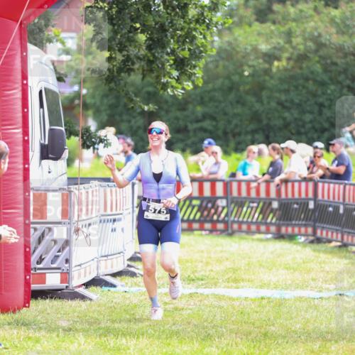 21.06.2026 - 29. Vierlanden-Triathlon Andreas Tolksdorf http://msf.ph/oto/9915094 21.06.2026 11:34:20 Ziel 575 meine-sportfotos.de