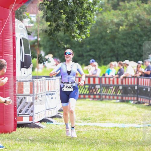 21.06.2026 - 29. Vierlanden-Triathlon Andreas Tolksdorf http://msf.ph/oto/9915095 21.06.2026 11:34:20 Ziel 575 meine-sportfotos.de