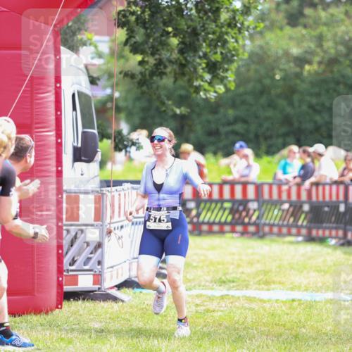 21.06.2026 - 29. Vierlanden-Triathlon Andreas Tolksdorf http://msf.ph/oto/9915098 21.06.2026 11:34:20 Ziel 575 meine-sportfotos.de