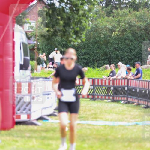 21.06.2026 - 29. Vierlanden-Triathlon Andreas Tolksdorf http://msf.ph/oto/9915118 21.06.2026 11:34:53 Ziel 561, 608 meine-sportfotos.de