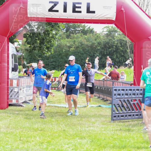 21.06.2026 - 29. Vierlanden-Triathlon Andreas Tolksdorf http://msf.ph/oto/9915152 21.06.2026 11:35:11 Ziel 438, 606, 618 meine-sportfotos.de