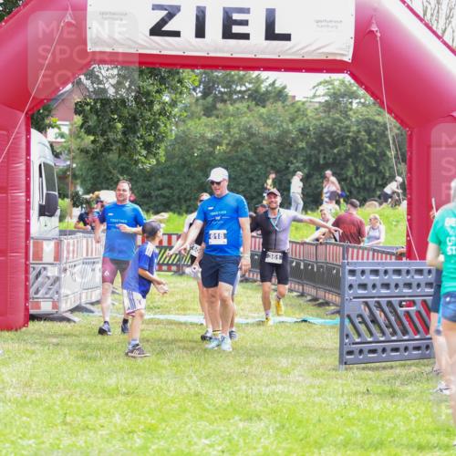 21.06.2026 - 29. Vierlanden-Triathlon Andreas Tolksdorf http://msf.ph/oto/9915153 21.06.2026 11:35:11 Ziel 438, 606, 618 meine-sportfotos.de