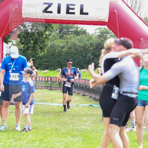 21.06.2026 - 29. Vierlanden-Triathlon Andreas Tolksdorf http://msf.ph/oto/9915172 21.06.2026 11:35:19 Ziel 438 meine-sportfotos.de