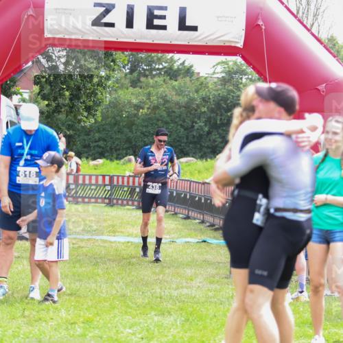 21.06.2026 - 29. Vierlanden-Triathlon Andreas Tolksdorf http://msf.ph/oto/9915174 21.06.2026 11:35:19 Ziel 438 meine-sportfotos.de