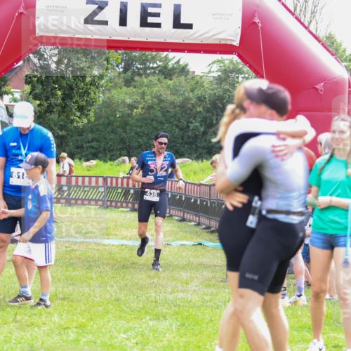 21.06.2026 - 29. Vierlanden-Triathlon Andreas Tolksdorf http://msf.ph/oto/9915177 21.06.2026 11:35:19 Ziel 438 meine-sportfotos.de