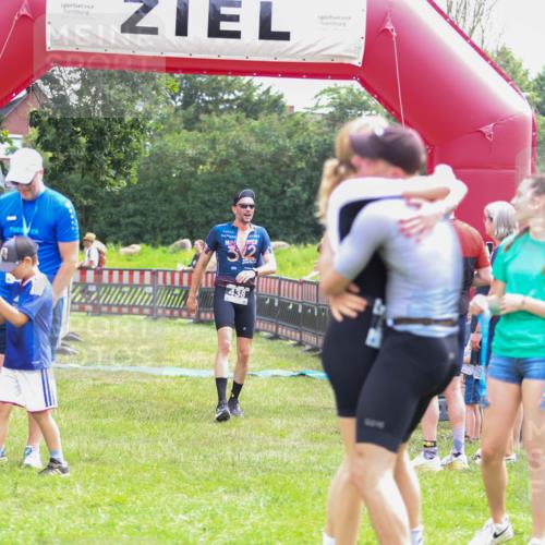 21.06.2026 - 29. Vierlanden-Triathlon Andreas Tolksdorf http://msf.ph/oto/9915180 21.06.2026 11:35:19 Ziel 438 meine-sportfotos.de