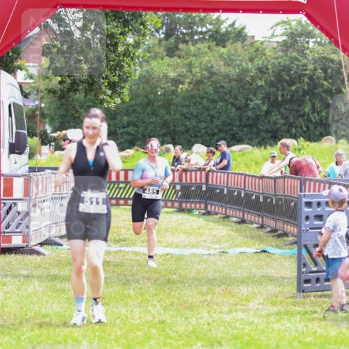 21.06.2026 - 29. Vierlanden-Triathlon Andreas Tolksdorf http://msf.ph/oto/9915190 21.06.2026 11:35:38 Ziel 485, 511 meine-sportfotos.de