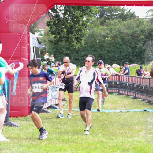 21.06.2026 - 29. Vierlanden-Triathlon Andreas Tolksdorf http://msf.ph/oto/9915223 21.06.2026 11:36:33 Ziel 461, 463, 601, 621 meine-sportfotos.de