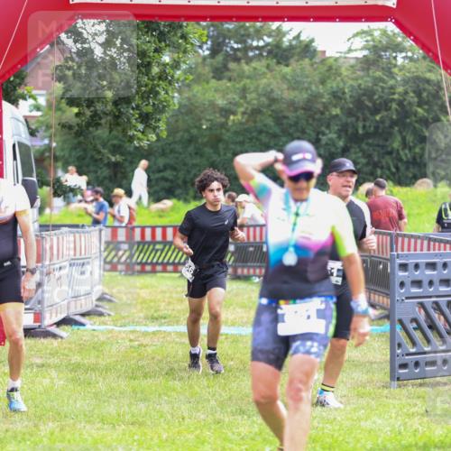 21.06.2026 - 29. Vierlanden-Triathlon Andreas Tolksdorf http://msf.ph/oto/9915246 21.06.2026 11:36:45 Ziel 400, 461, 508 meine-sportfotos.de