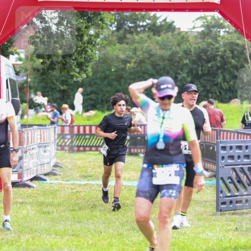 21.06.2026 - 29. Vierlanden-Triathlon Andreas Tolksdorf http://msf.ph/oto/9915247 21.06.2026 11:36:45 Ziel 400, 461, 508 meine-sportfotos.de