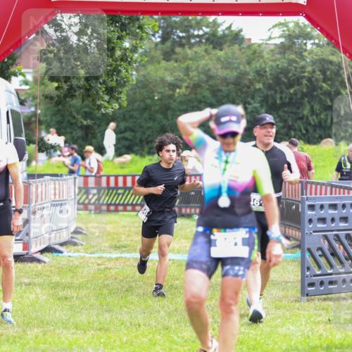 21.06.2026 - 29. Vierlanden-Triathlon Andreas Tolksdorf http://msf.ph/oto/9915248 21.06.2026 11:36:45 Ziel 400, 461, 508 meine-sportfotos.de