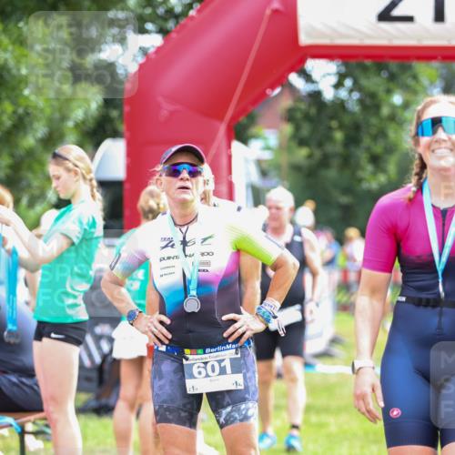 21.06.2026 - 29. Vierlanden-Triathlon Andreas Tolksdorf http://msf.ph/oto/9915259 21.06.2026 11:37:01 Ziel 400, 516, 518, 553 meine-sportfotos.de