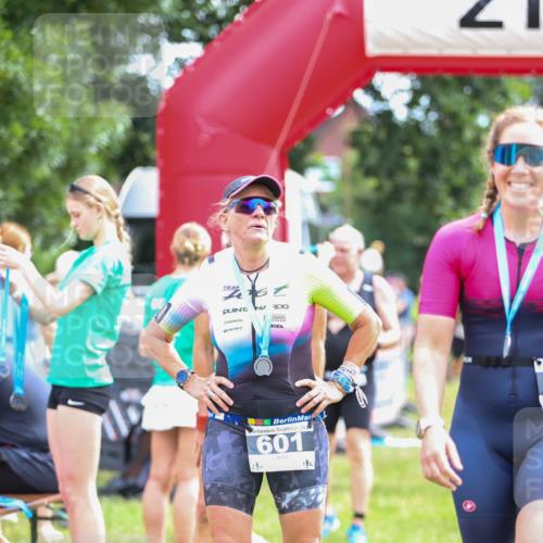 21.06.2026 - 29. Vierlanden-Triathlon Andreas Tolksdorf http://msf.ph/oto/9915262 21.06.2026 11:37:01 Ziel 400, 516, 518, 553 meine-sportfotos.de