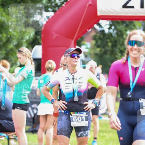 21.06.2026 - 29. Vierlanden-Triathlon Andreas Tolksdorf http://msf.ph/oto/9915264 21.06.2026 11:37:01 Ziel 400, 516, 518, 553 meine-sportfotos.de