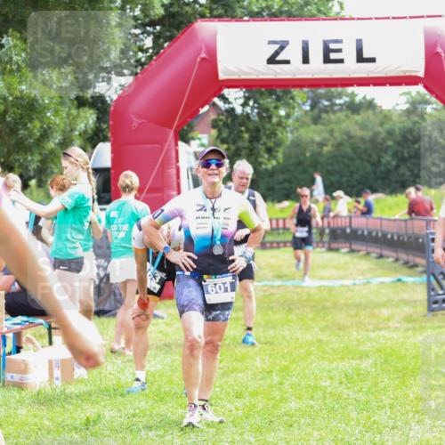 21.06.2026 - 29. Vierlanden-Triathlon Andreas Tolksdorf http://msf.ph/oto/9915267 21.06.2026 11:37:04 Ziel 516, 518, 553 meine-sportfotos.de