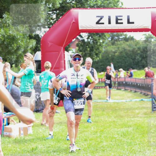 21.06.2026 - 29. Vierlanden-Triathlon Andreas Tolksdorf http://msf.ph/oto/9915270 21.06.2026 11:37:04 Ziel 516, 518, 553 meine-sportfotos.de