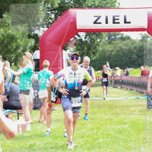 21.06.2026 - 29. Vierlanden-Triathlon Andreas Tolksdorf http://msf.ph/oto/9915271 21.06.2026 11:37:04 Ziel 516, 518, 553 meine-sportfotos.de