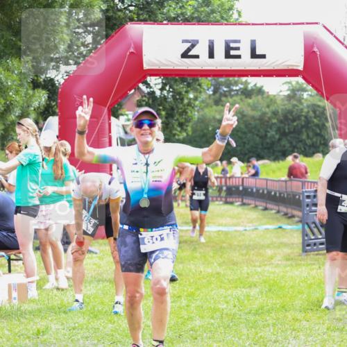 21.06.2026 - 29. Vierlanden-Triathlon Andreas Tolksdorf http://msf.ph/oto/9915272 21.06.2026 11:37:06 Ziel 516, 518, 553 meine-sportfotos.de