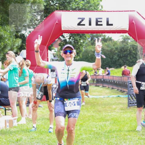 21.06.2026 - 29. Vierlanden-Triathlon Andreas Tolksdorf http://msf.ph/oto/9915277 21.06.2026 11:37:06 Ziel 516, 518, 553 meine-sportfotos.de